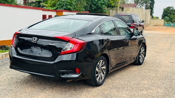 Honda Civic 2017 - Image 5