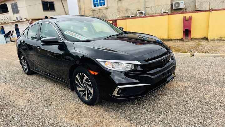 Honda Civic 2017 - Image 2