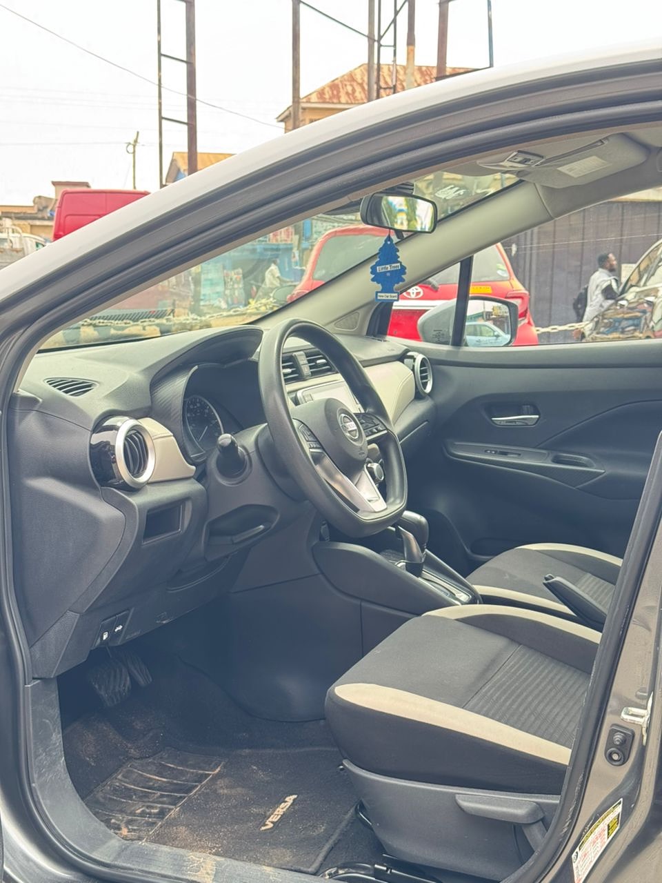 Nissan Versa SV 2021 - Image 2