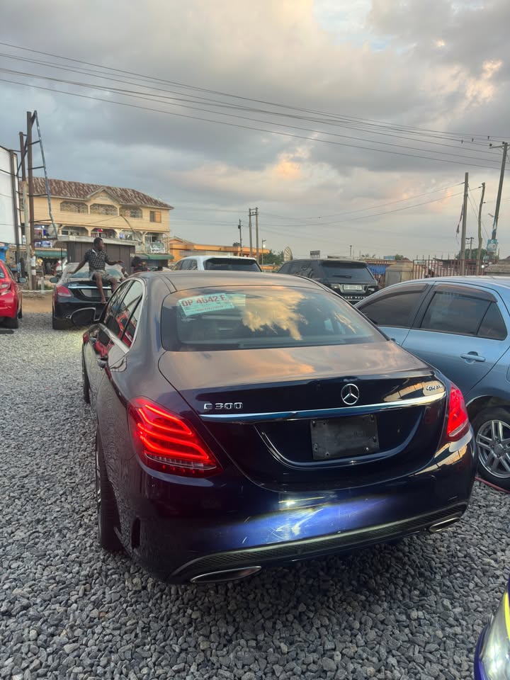 Mercedes-Benz C300 4Matic 2016 - Image 3