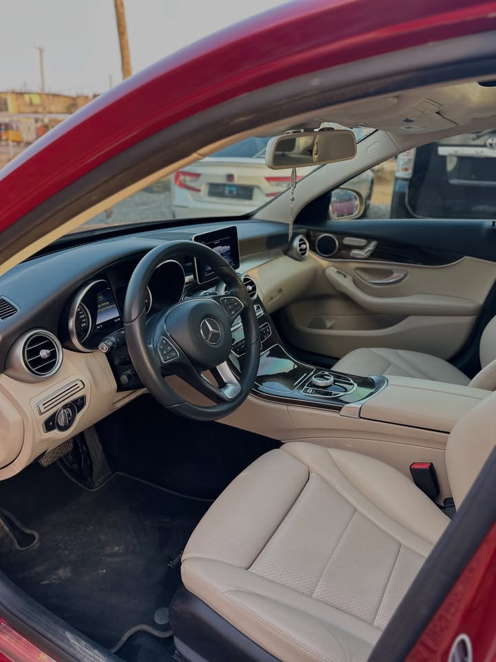Mercedes-Benz C300 2018 - Image 2