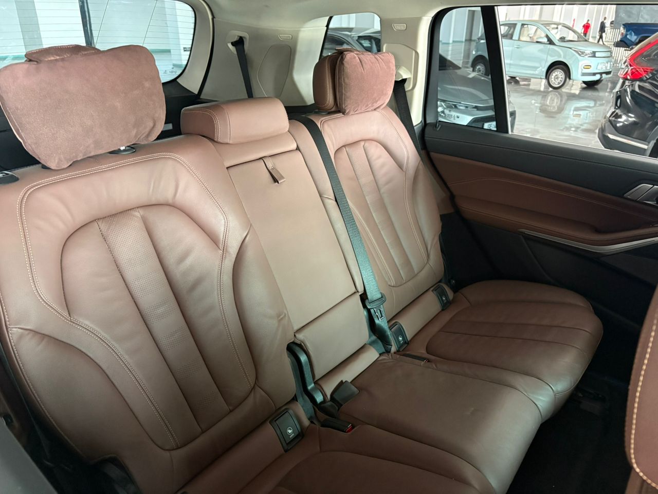 2021 BMW X7 - Image 3