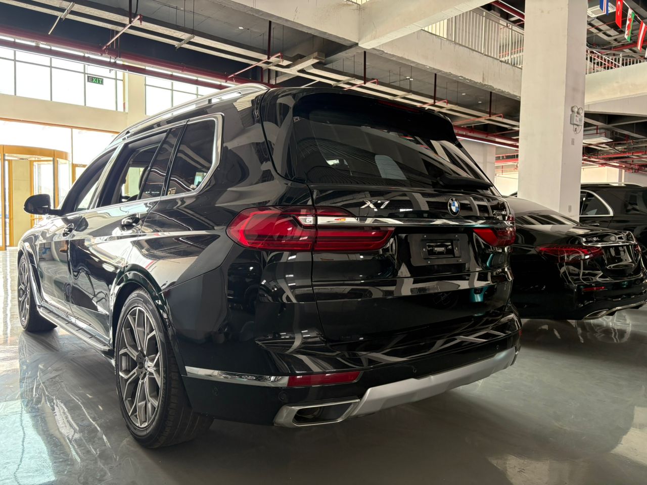 2021 BMW X7 - Image 4