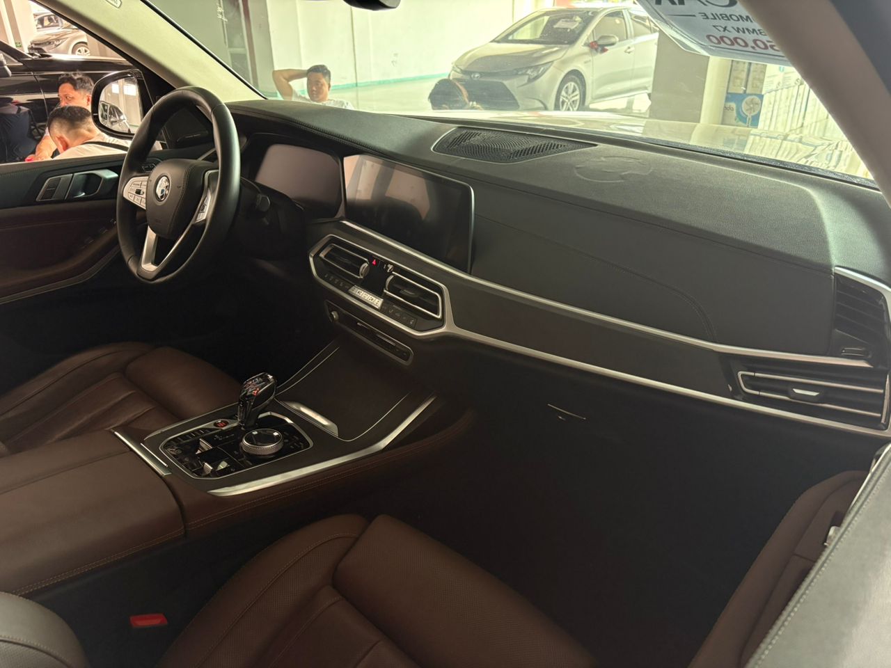 2021 BMW X7 - Image 2