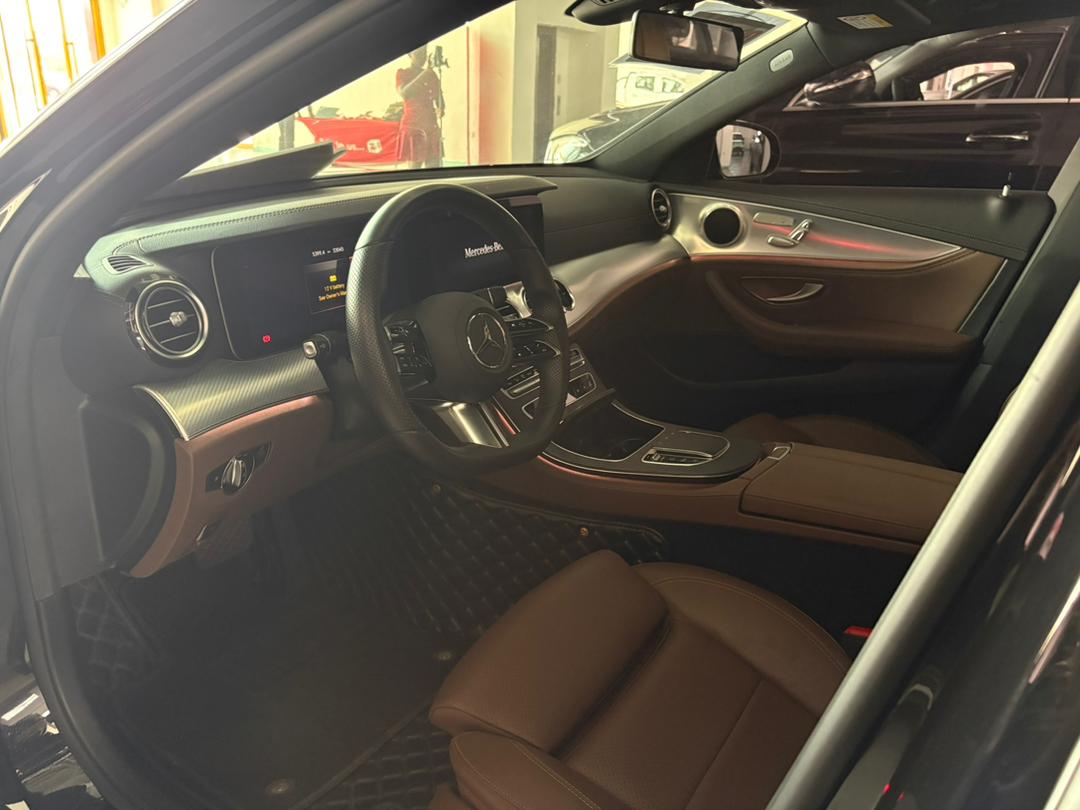 2023 Mercedes Benz E300L - Image 2