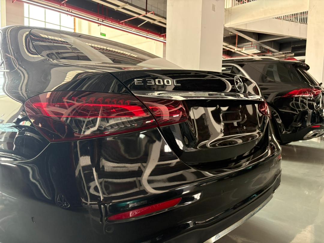 2023 Mercedes Benz E300L - Image 4