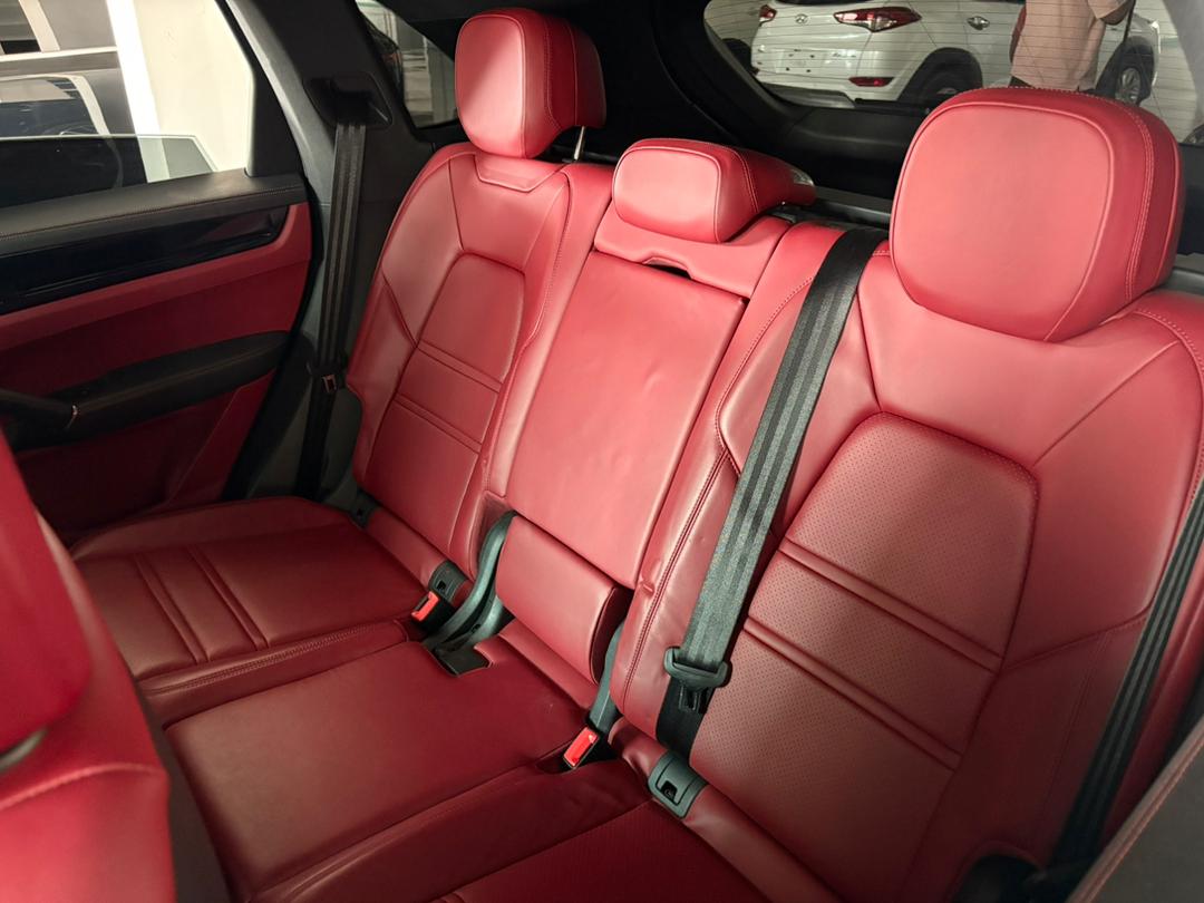 2023 Porshe Cayenne - Image 3