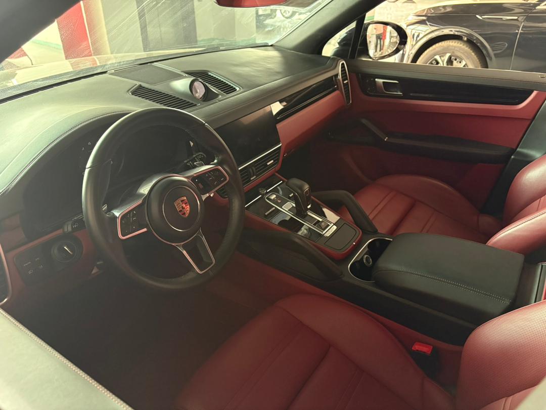 2023 Porshe Cayenne - Image 2
