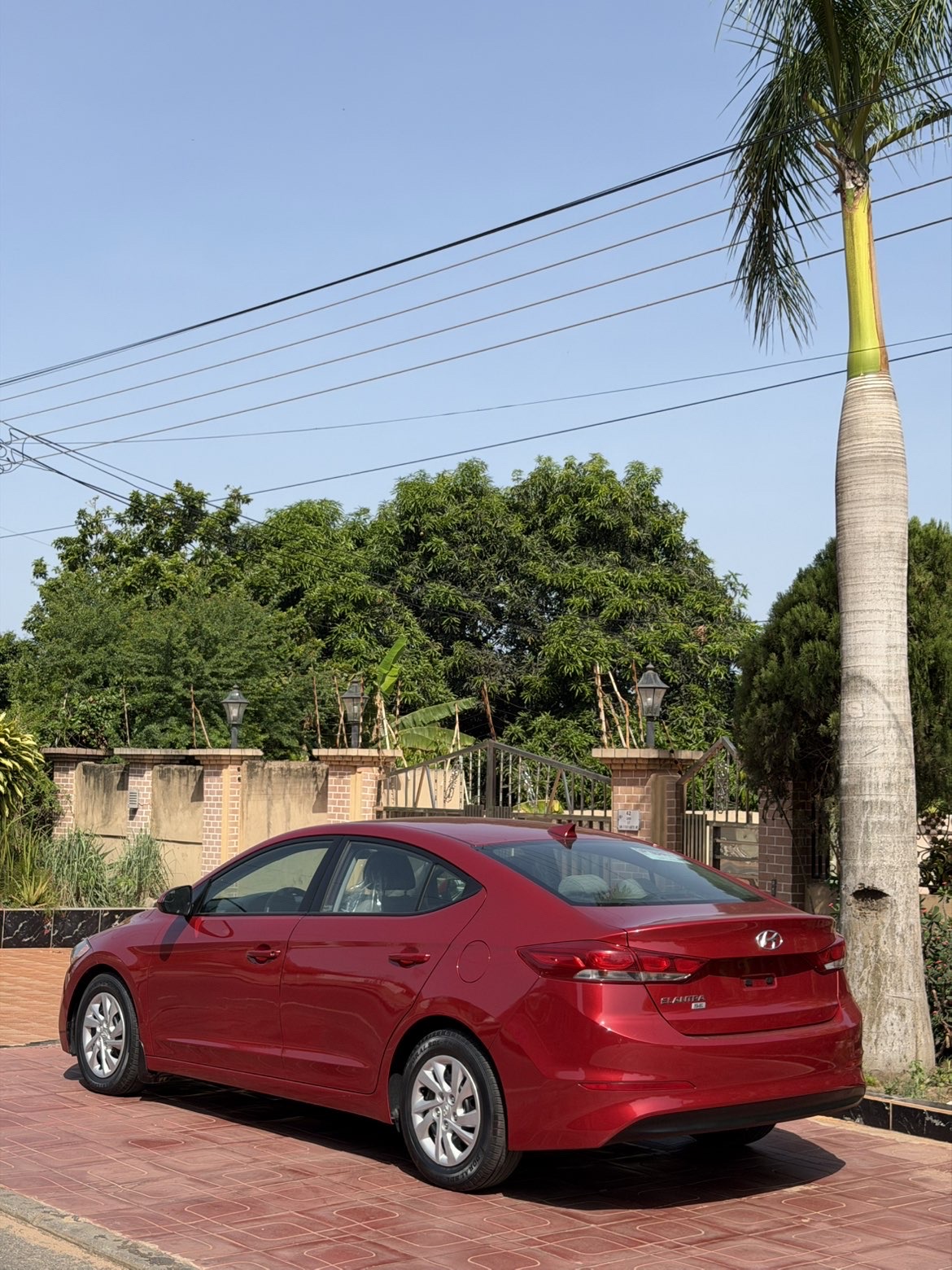2017 Hyundai Elantra - Image 5
