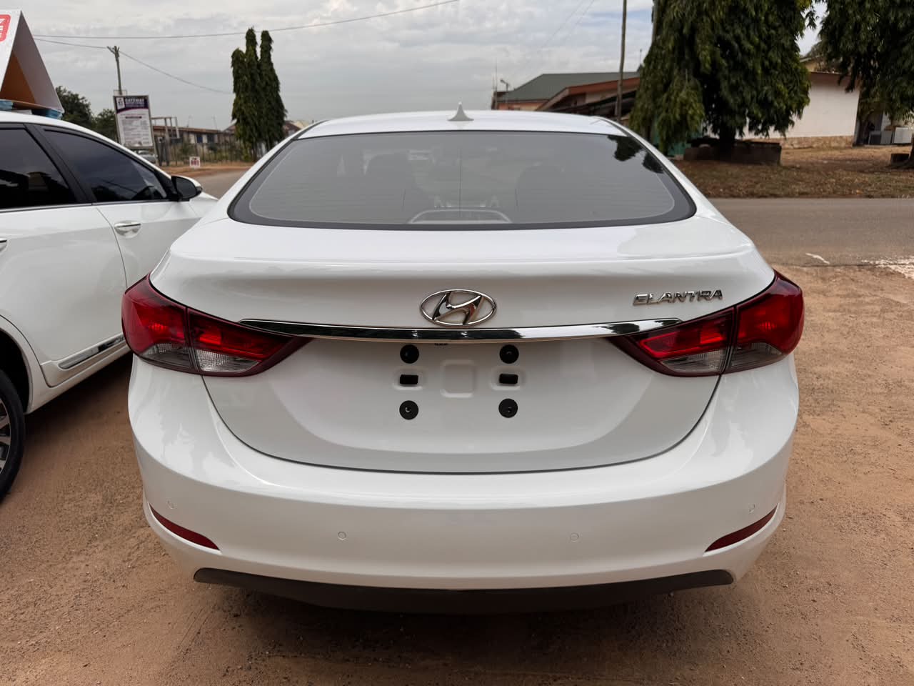 2016 Hyundai Elentra 1.8 litre - Image 2