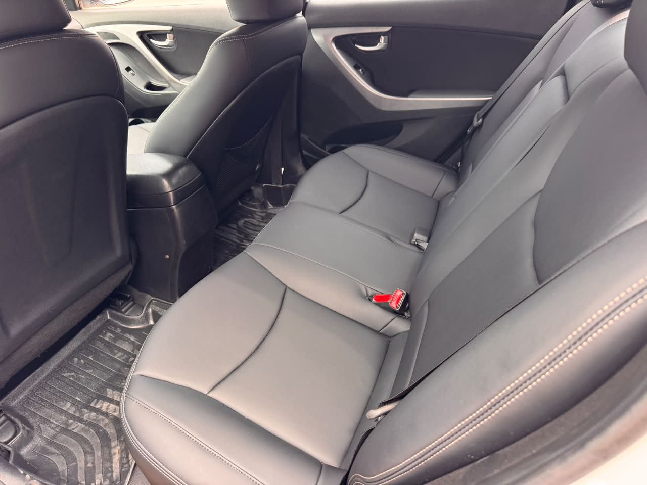 2016 Hyundai Elentra 1.8 litre - Image 3