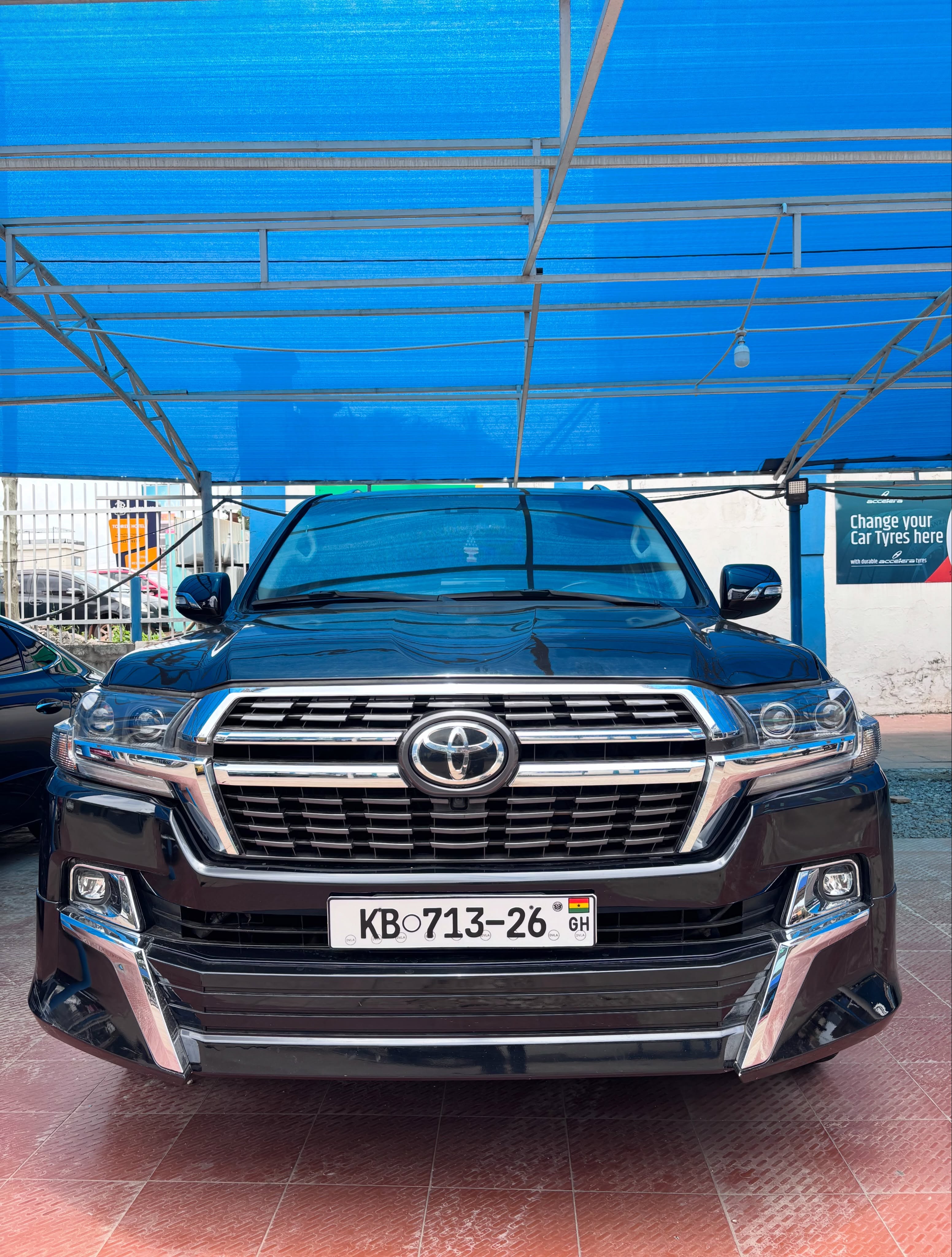 V8 Land Cruiser 2014 - Image 4