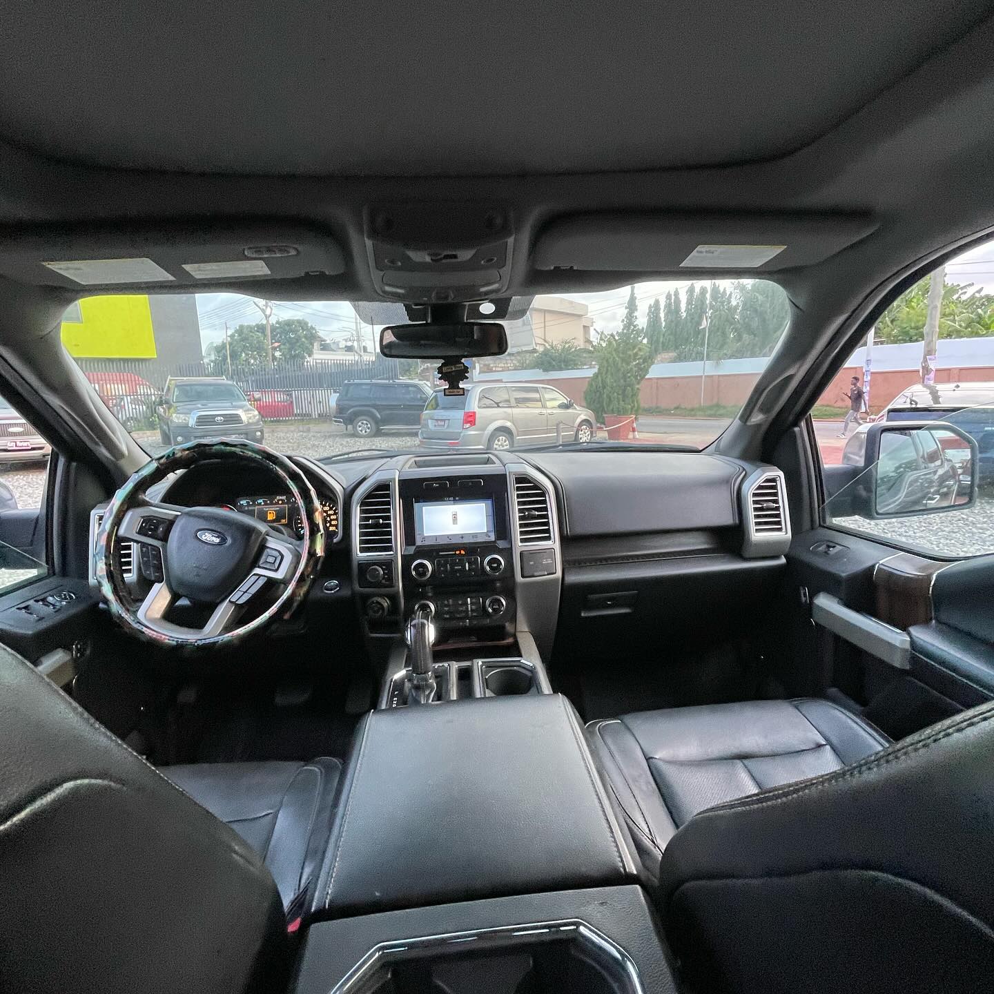 Ford F-150 Lariat 2016 Gray - Image 3