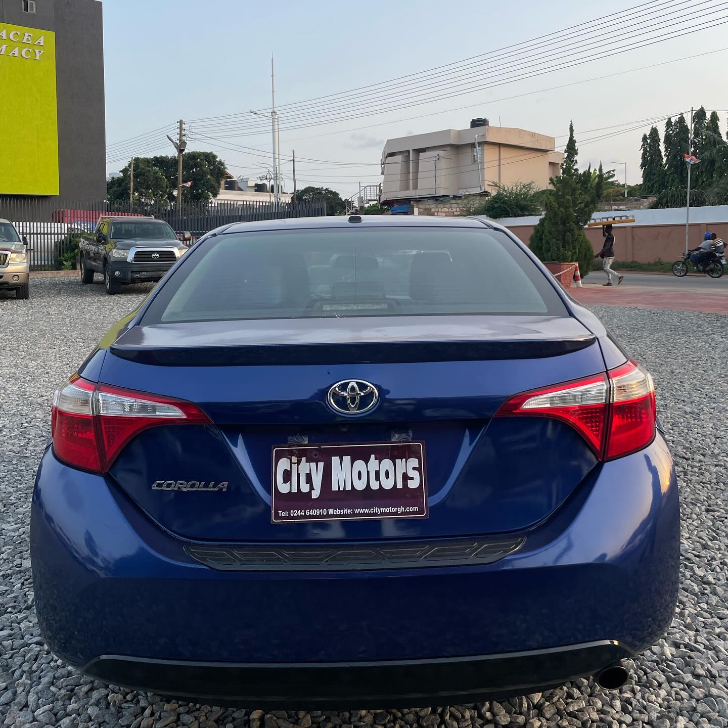 Toyota Corolla 2014 Blue - Image 2