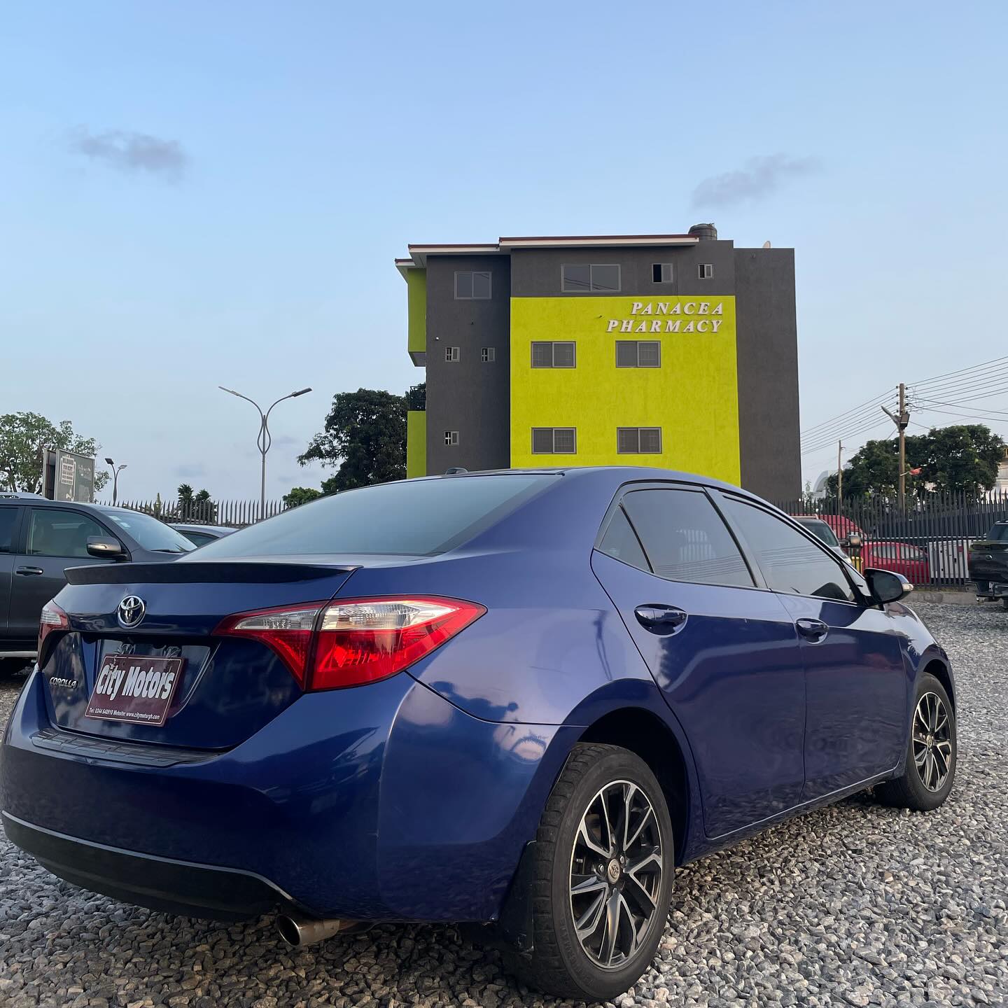Toyota Corolla 2014 Blue - Image 3