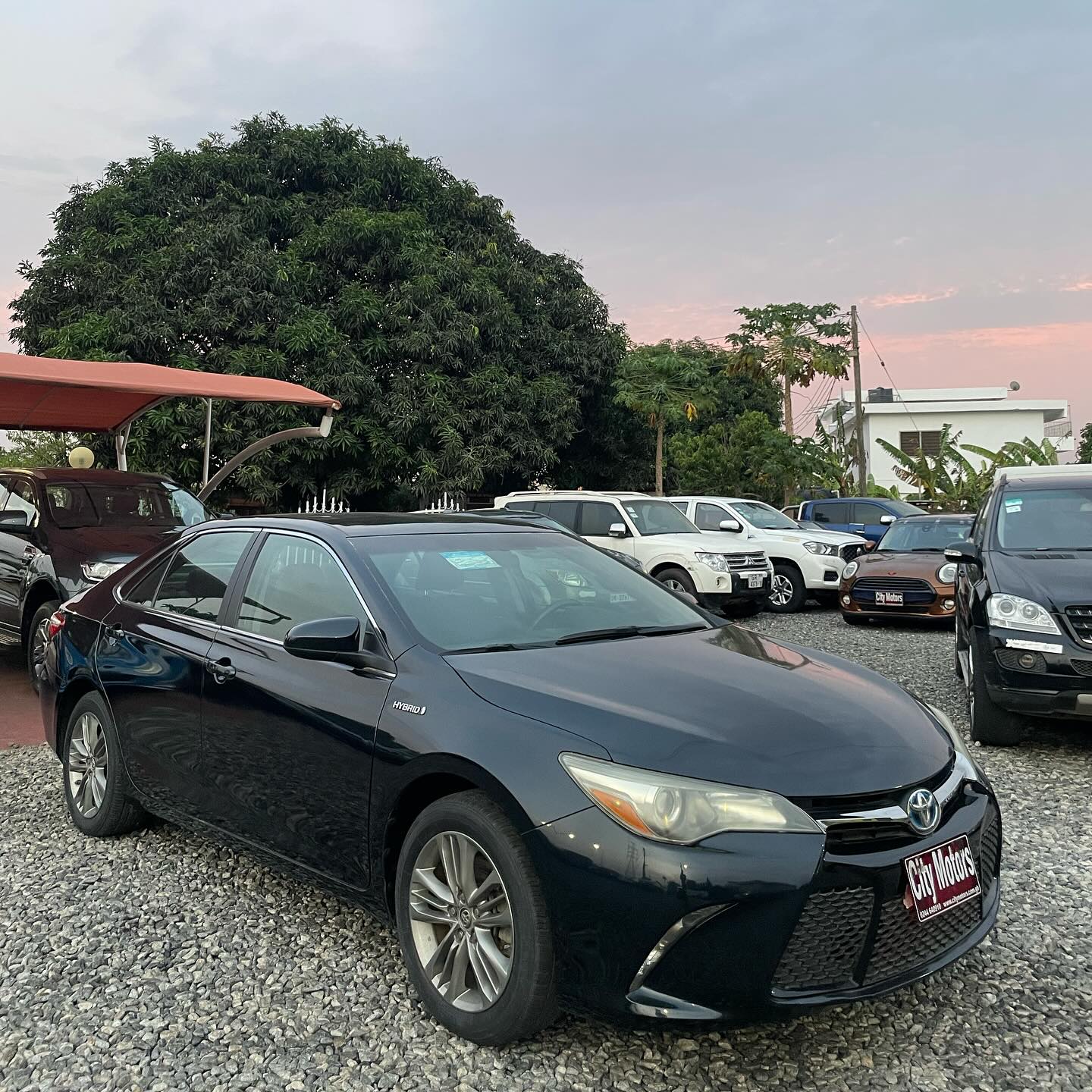  Toyota Camry SE 2016 (Hybrid)  - Image 3