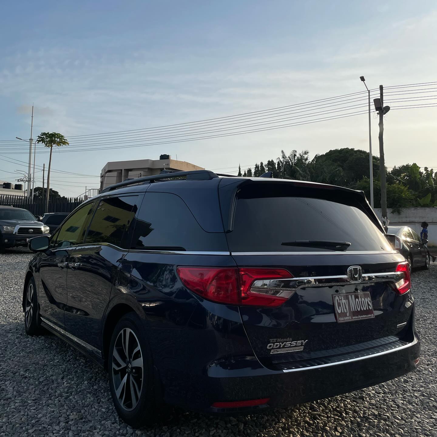  Honda Odyssey 2020 Touring (Minivan)  - Image 2