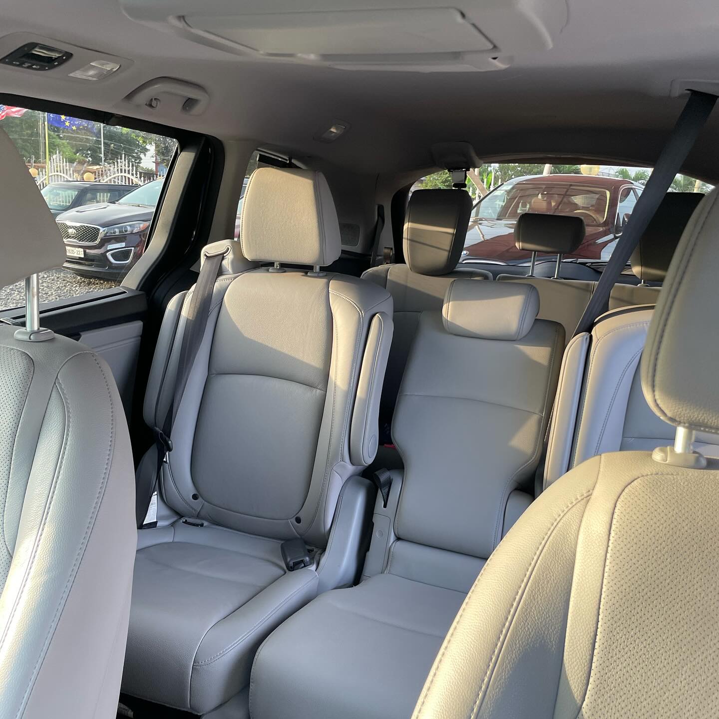  Honda Odyssey 2020 Touring (Minivan)  - Image 4
