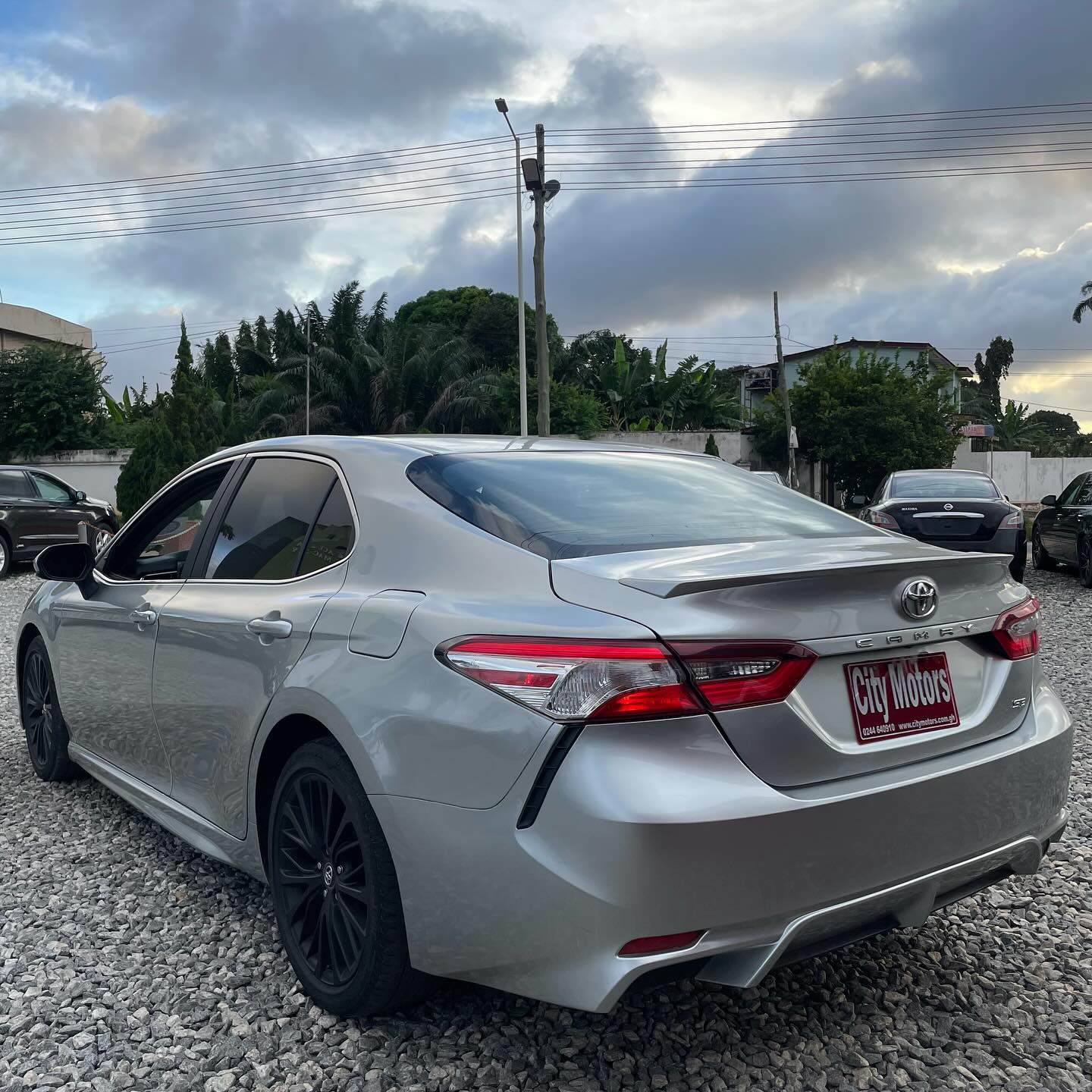 Toyota Camry SE 2018 - Image 3