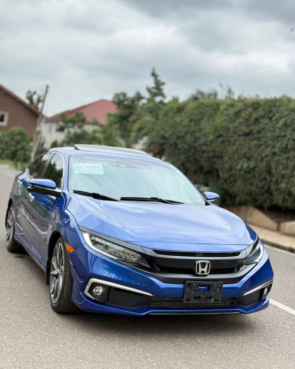 2019 Honda civic touring Full option  - Image 3