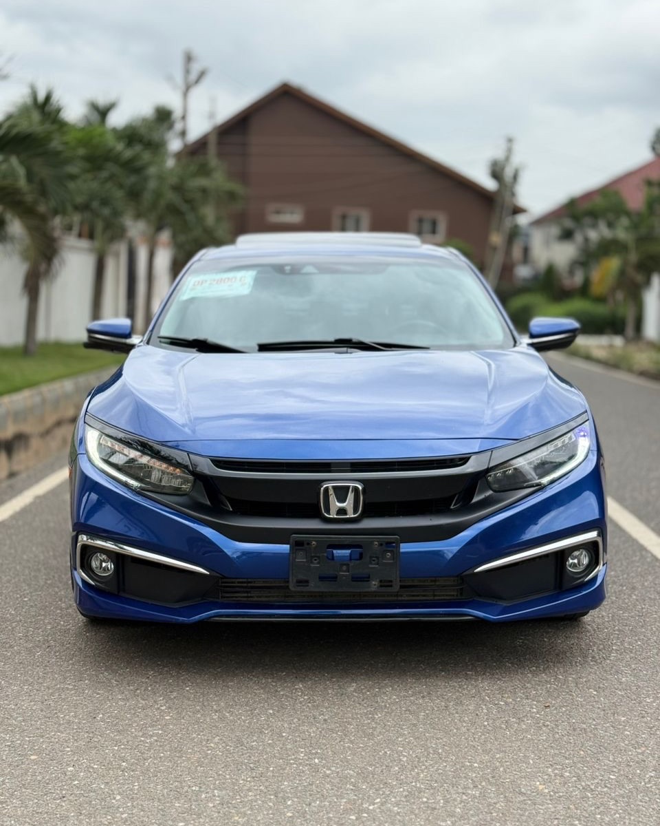 2019 Honda civic touring Full option  - Image 4