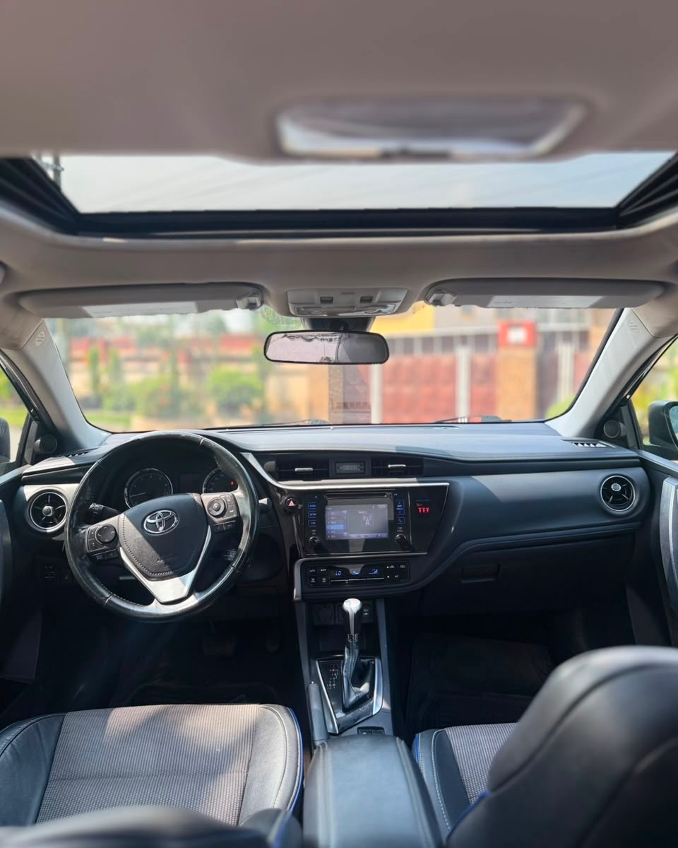 2019 Toyota Corolla SE - Image 2