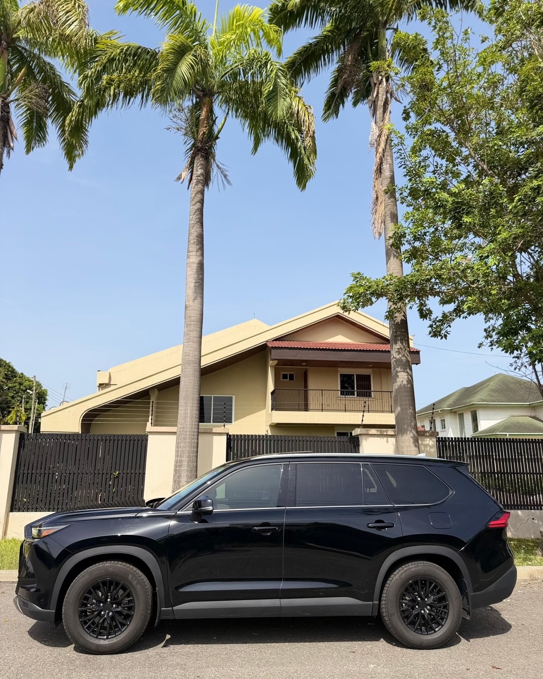 2024 Toyota GrandHighlander Limited Hybrid - Image 2
