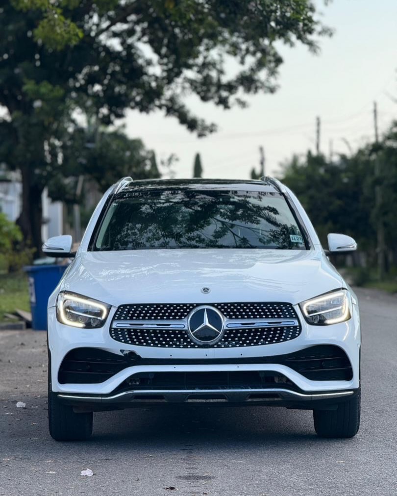 2022 Mercedes Benz GLC300 - Image 3
