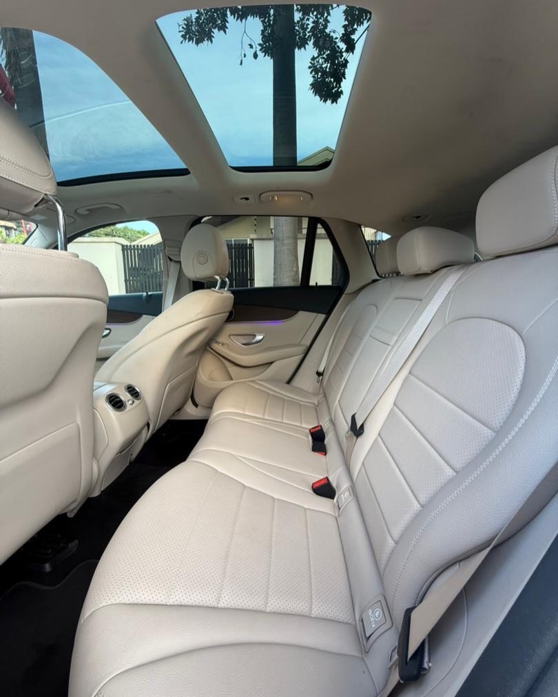 2022 Mercedes Benz GLC300 - Image 5