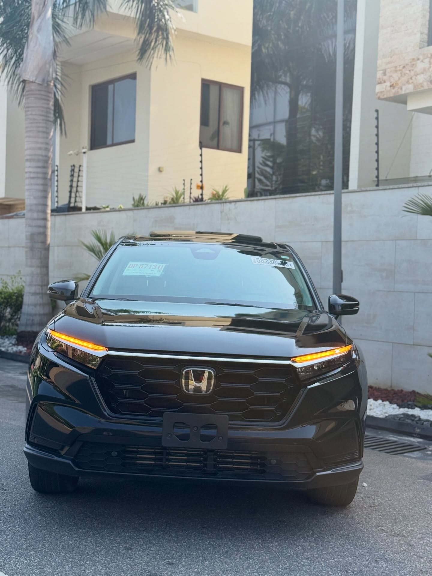2023 Honda CrV EXL  - Image 2