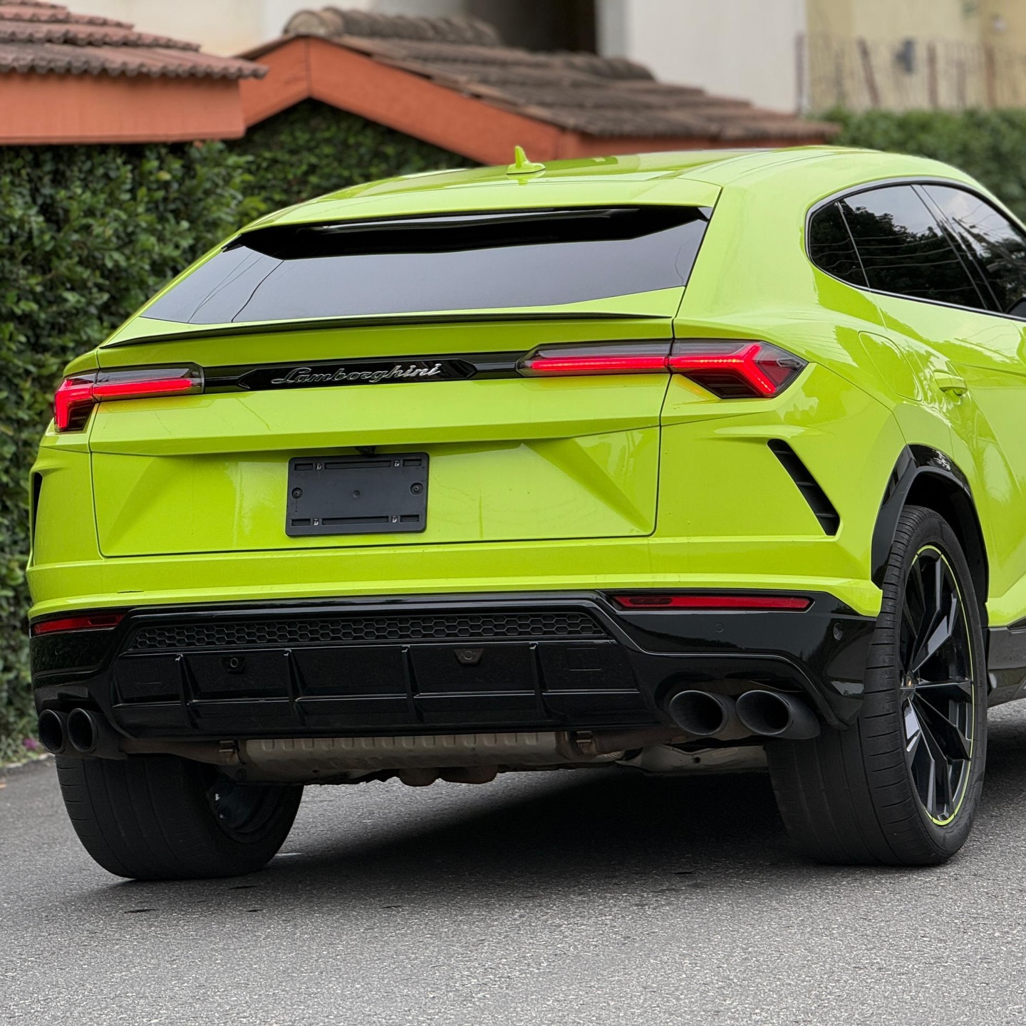 2022 Lamborghini Urus  - Image 2