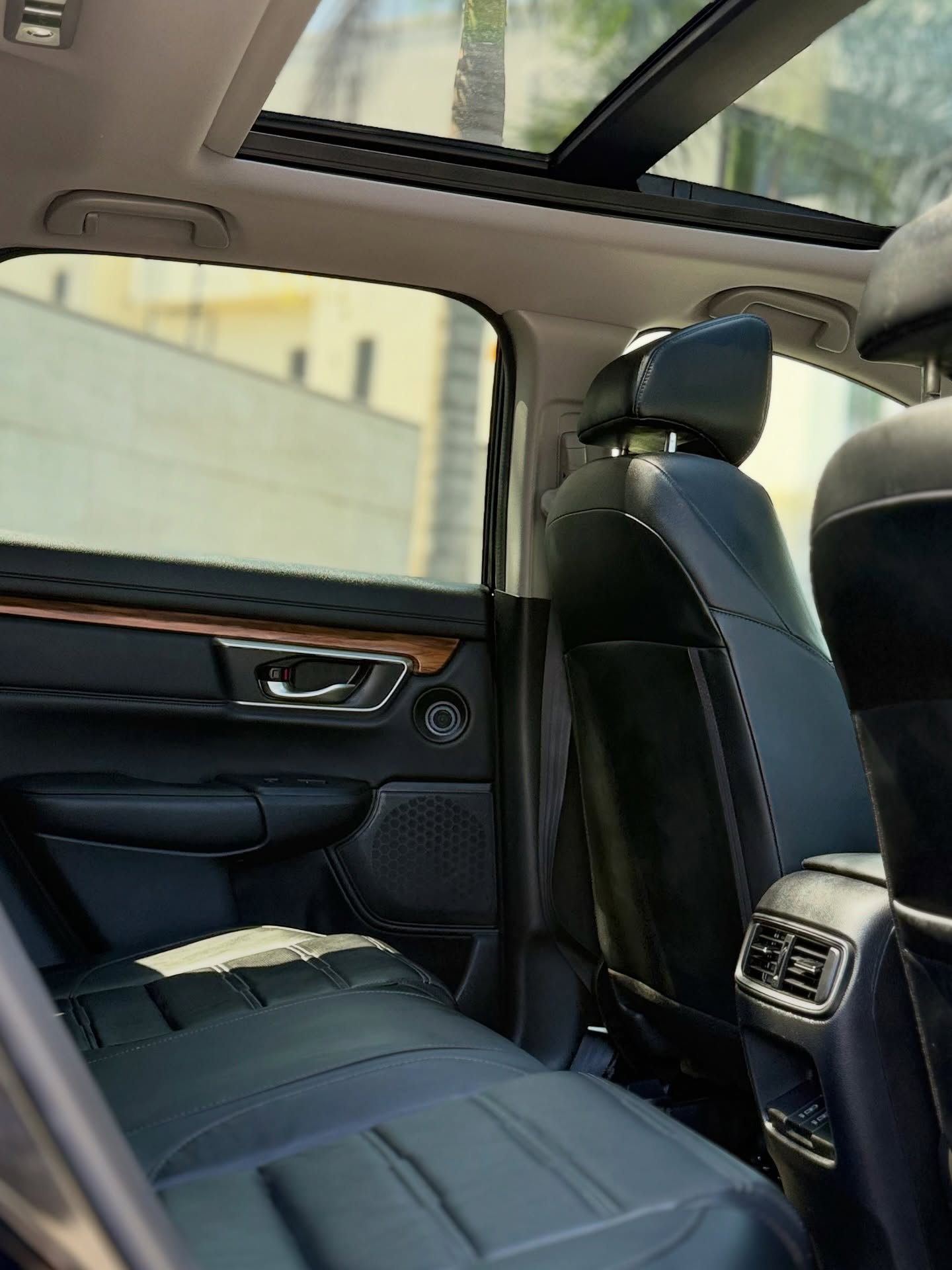 2020 Honda CrV touring - Image 3