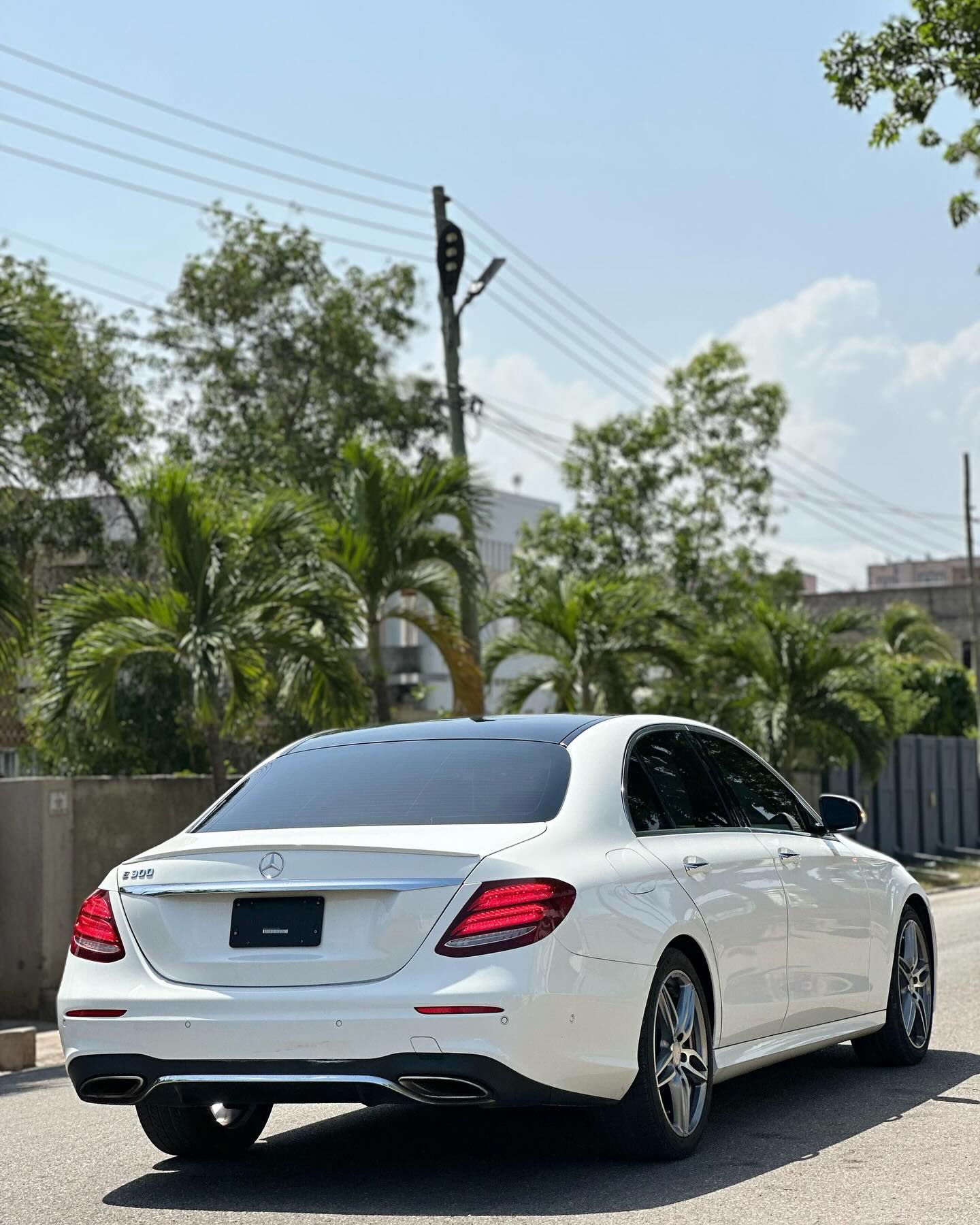 2017 Mercedes Benz E300 - Image 3