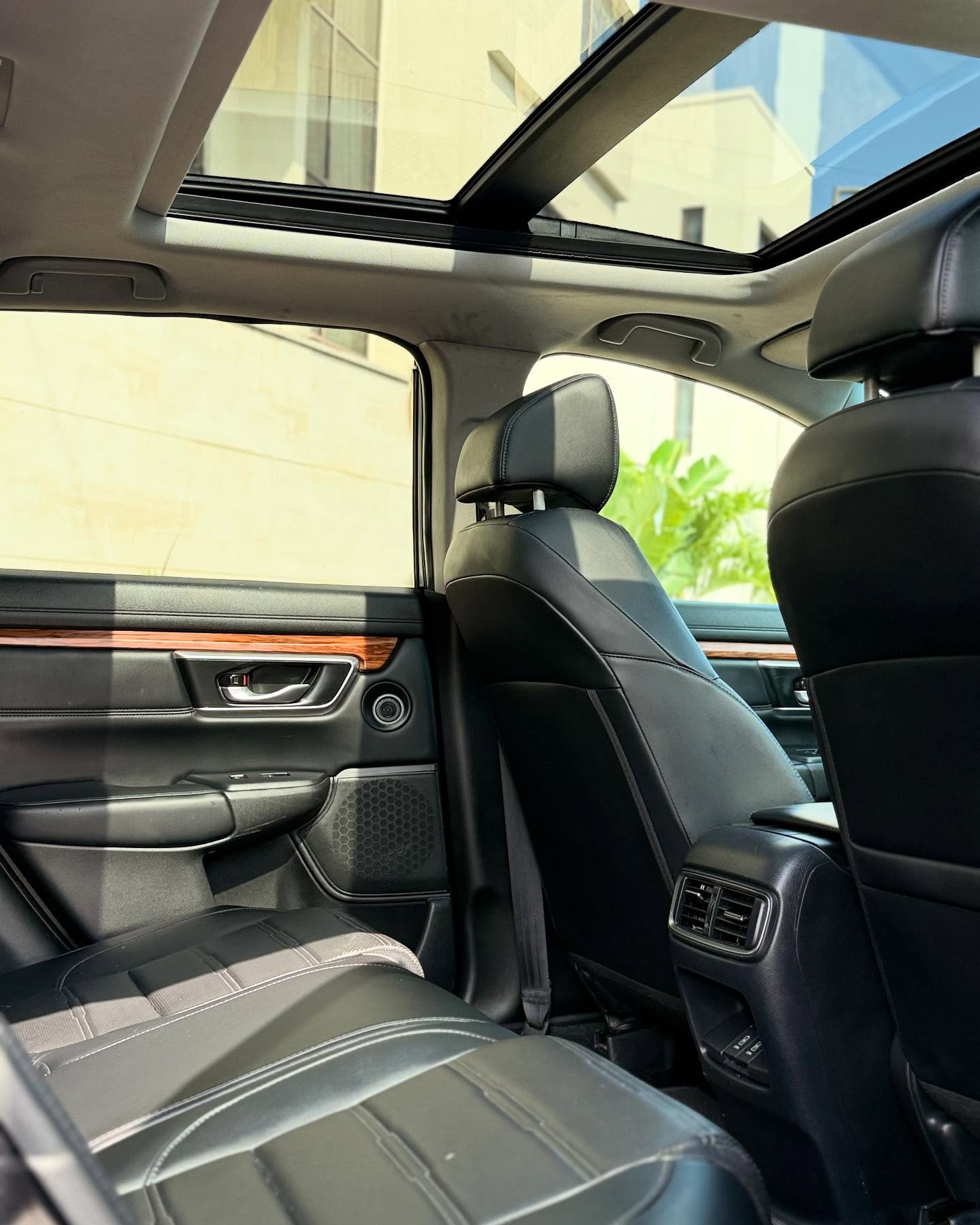 2019 Honda CrV touring - Image 5