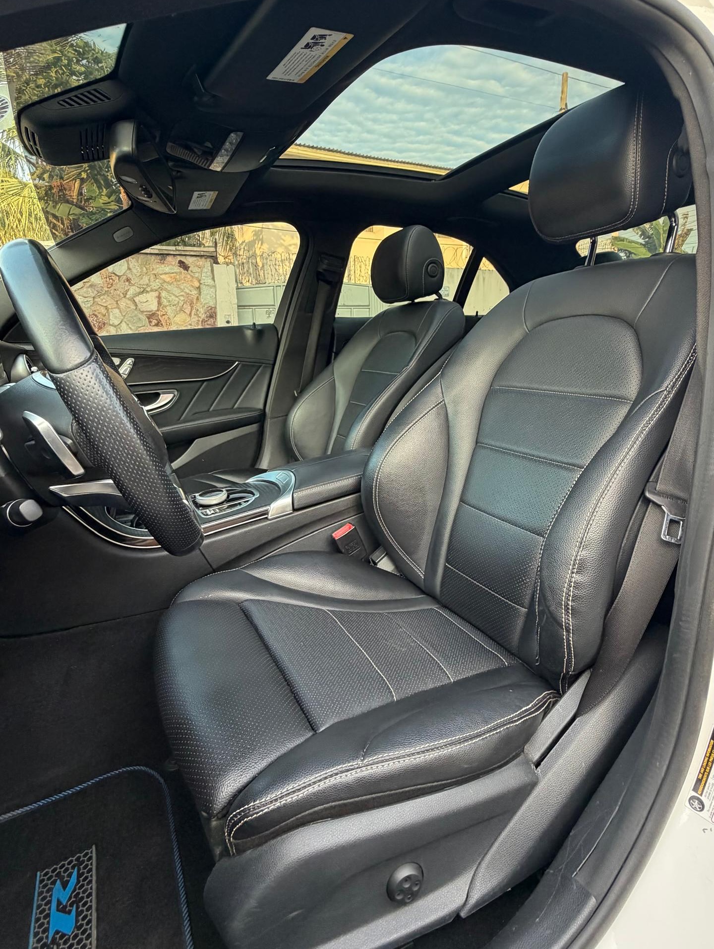 2017 Mercedes Benz C300 4matic - Image 4