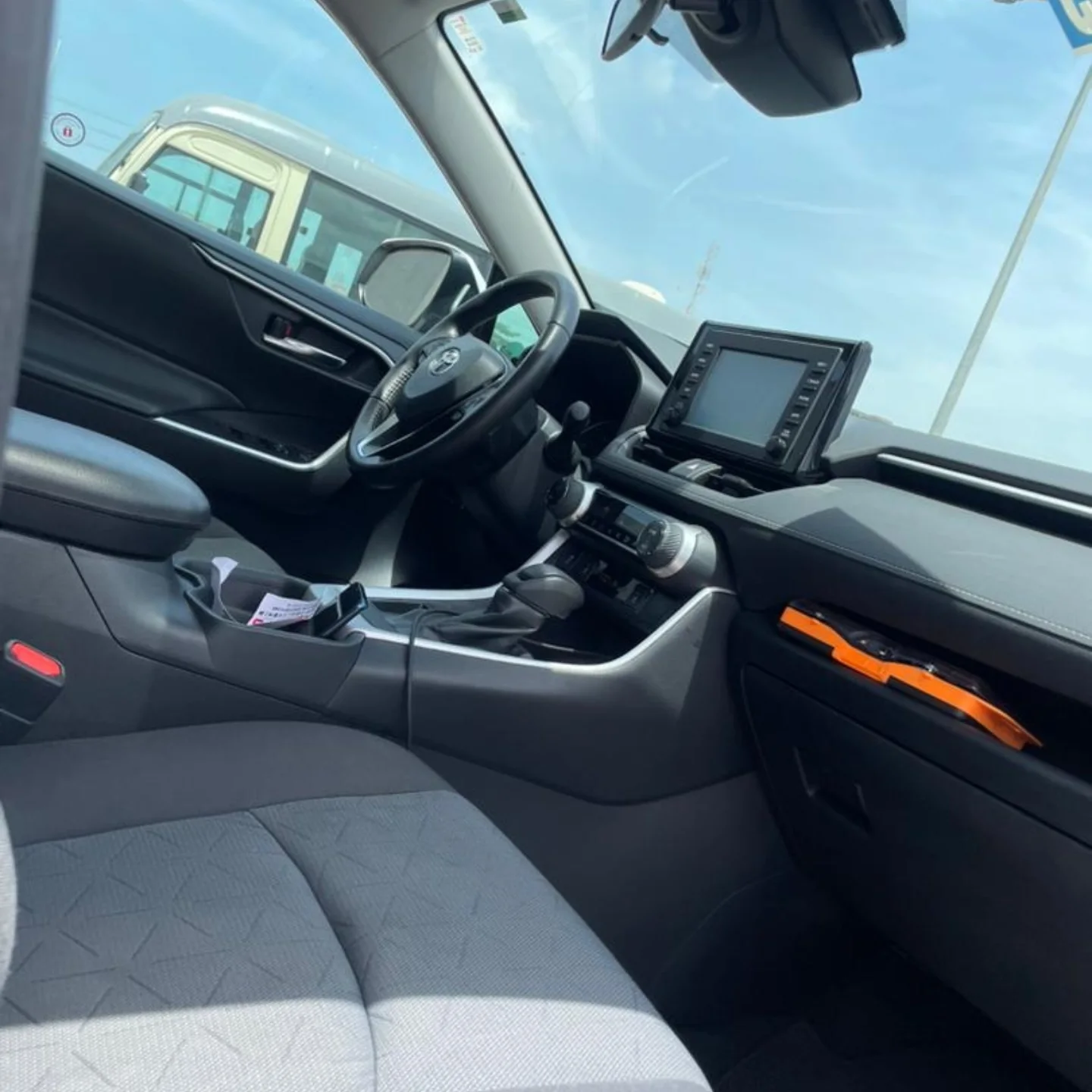 2020 Toyota RAV4 XLE - Image 4