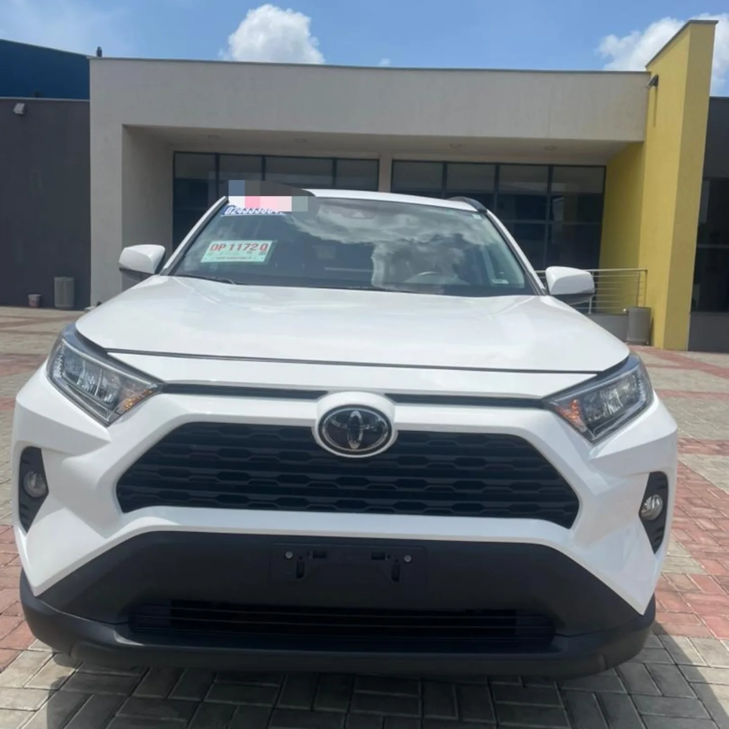 2020 Toyota RAV4 XLE - Image 5