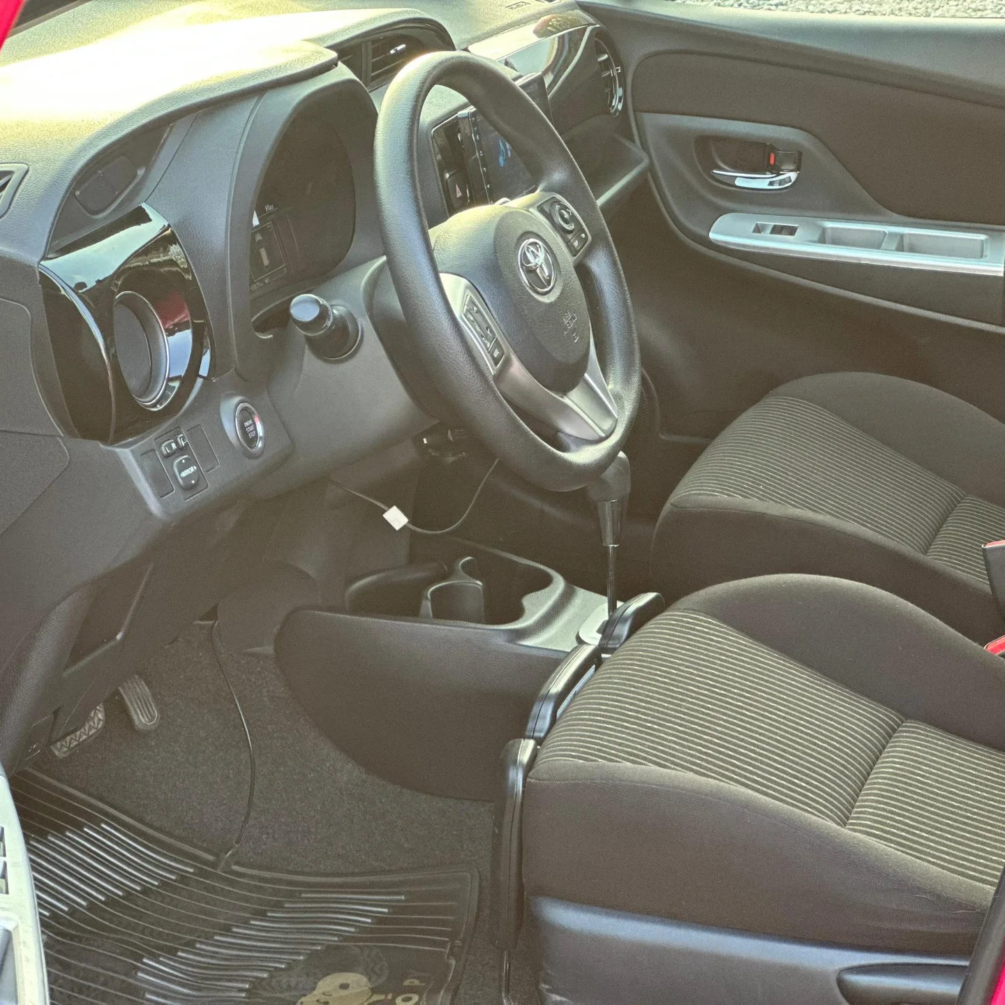 2016 Toyota Vitz  - Image 3