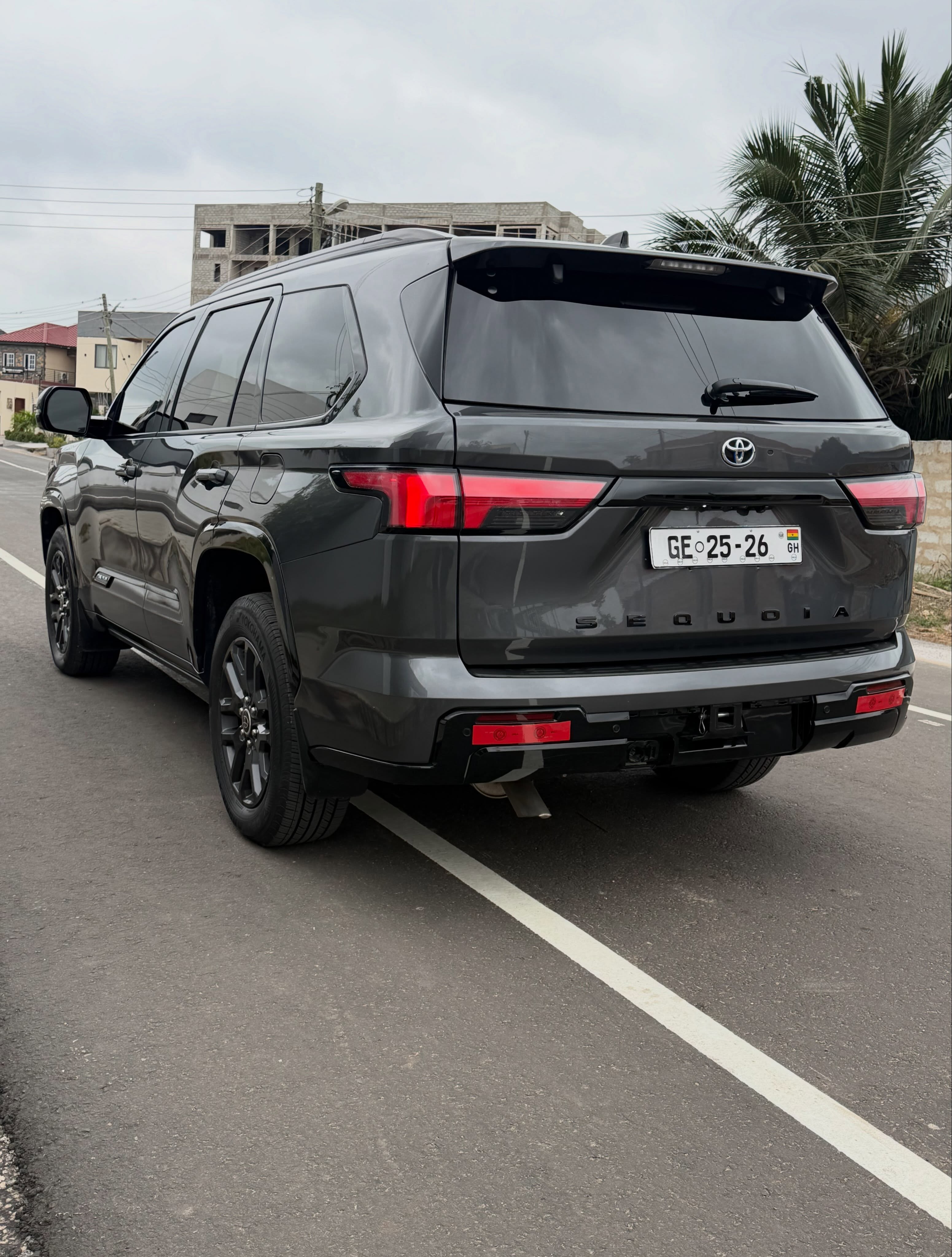 2023 TOYOTA SEQUOIA PLATINUM HYBRID - Image 4