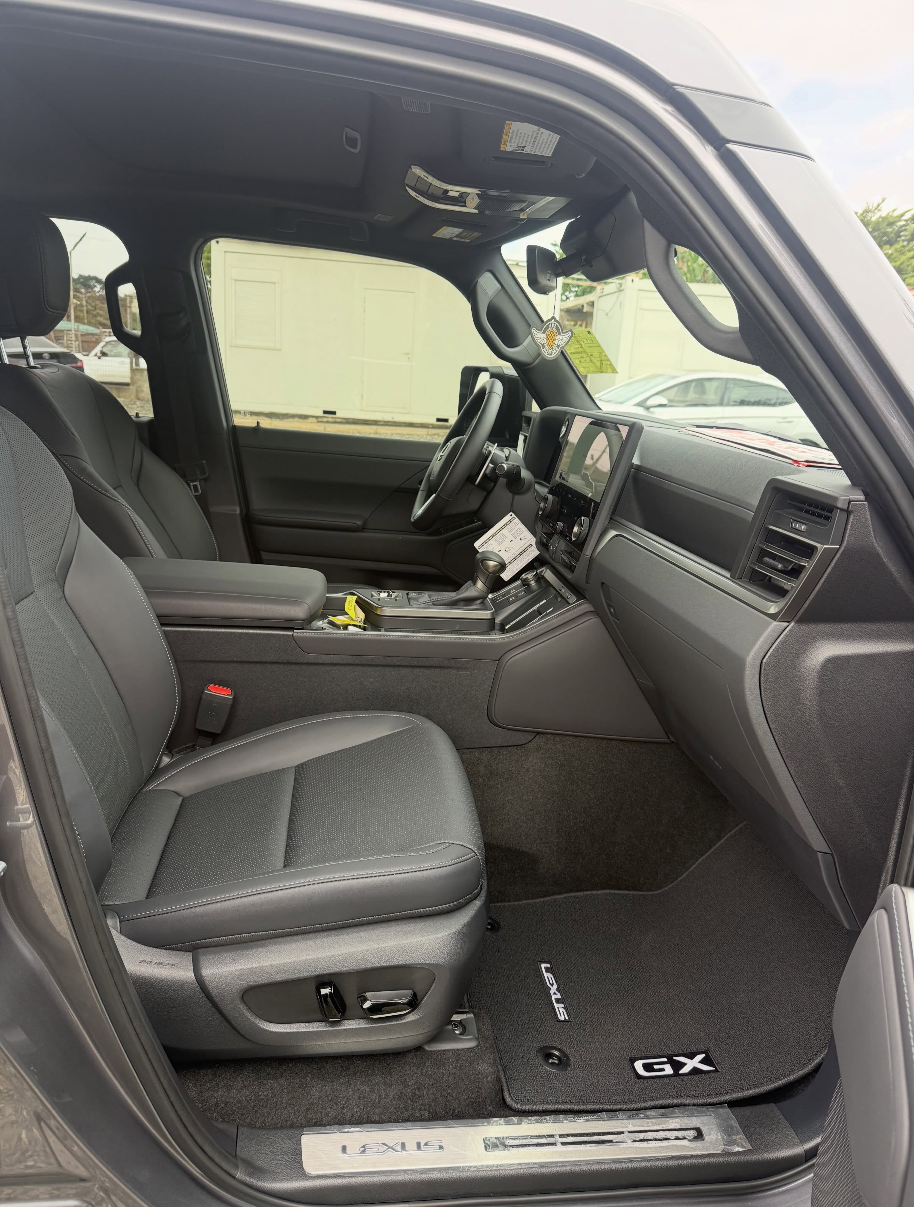 Brand New Lexus GX550 Luxury - Image 9