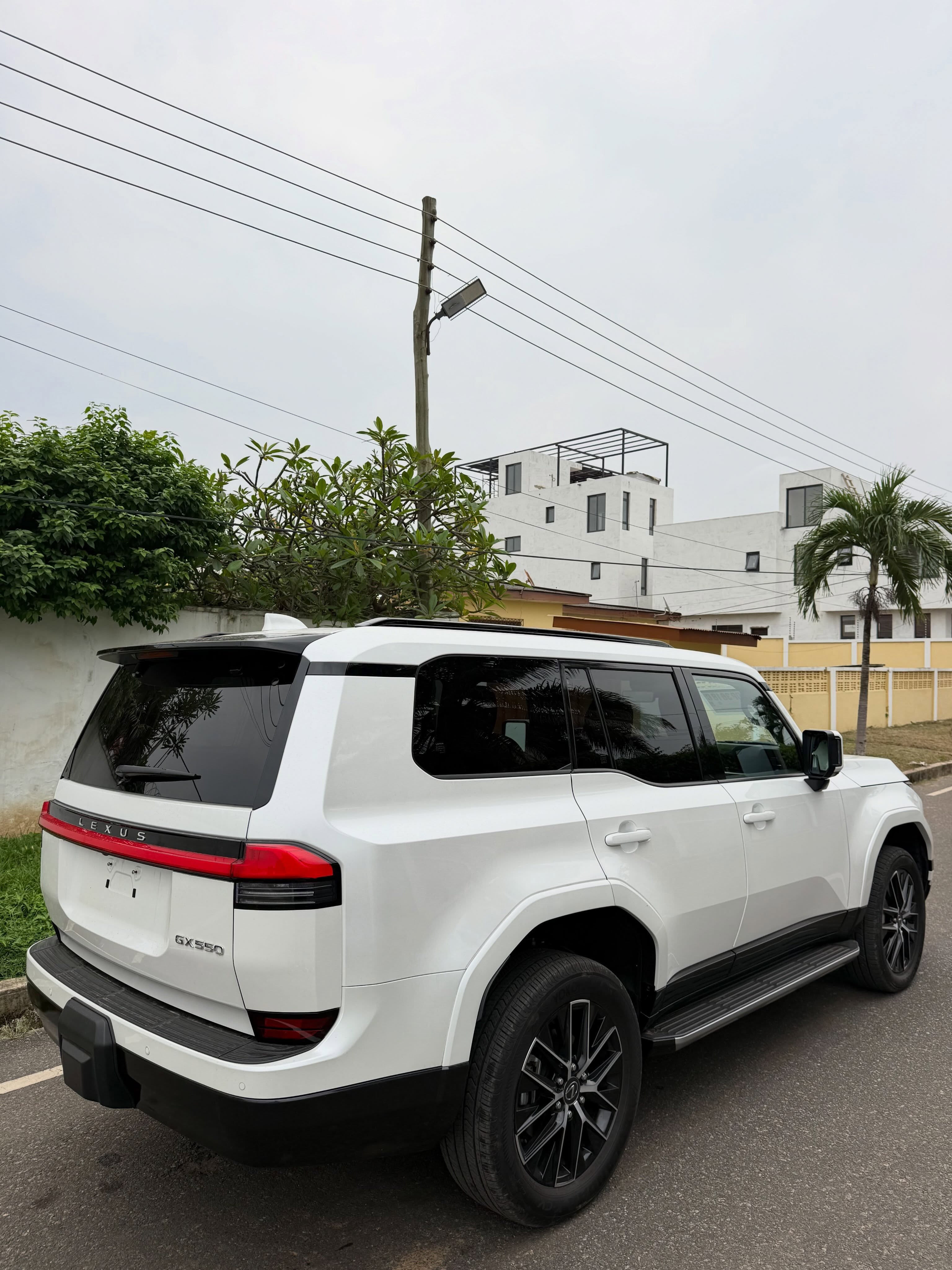 2025 Lexus GX550 Luxury - Image 3
