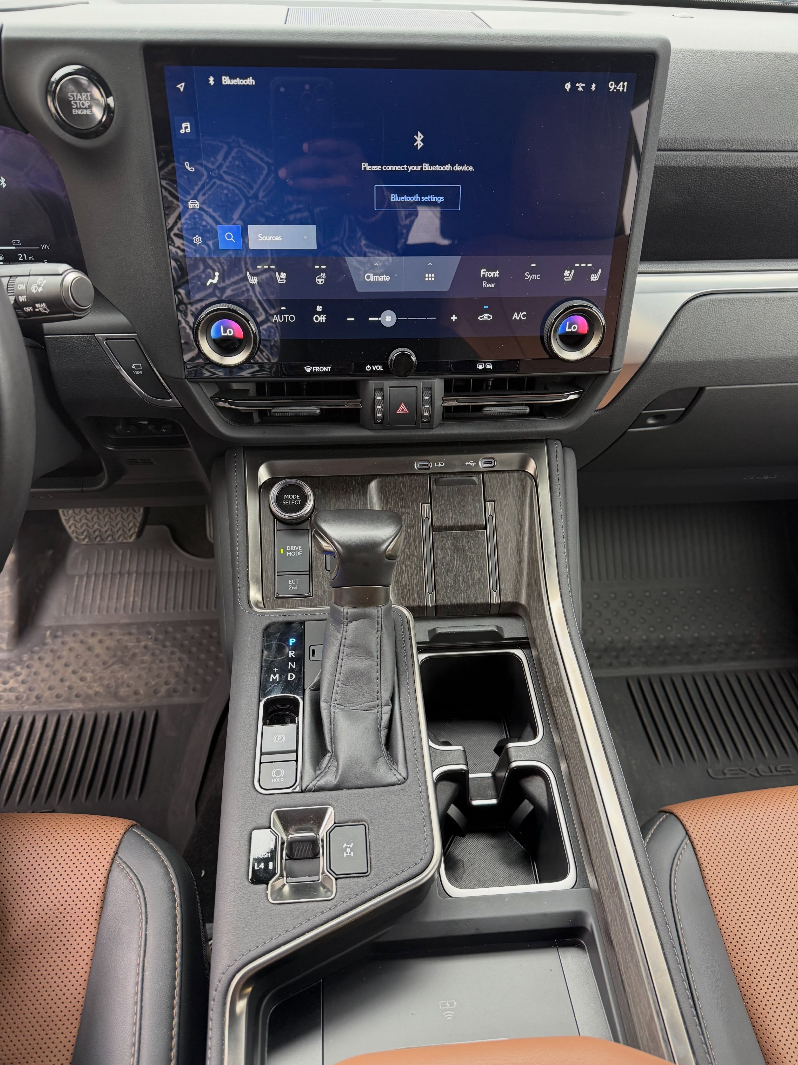 2025 Lexus GX550 Luxury - Image 4