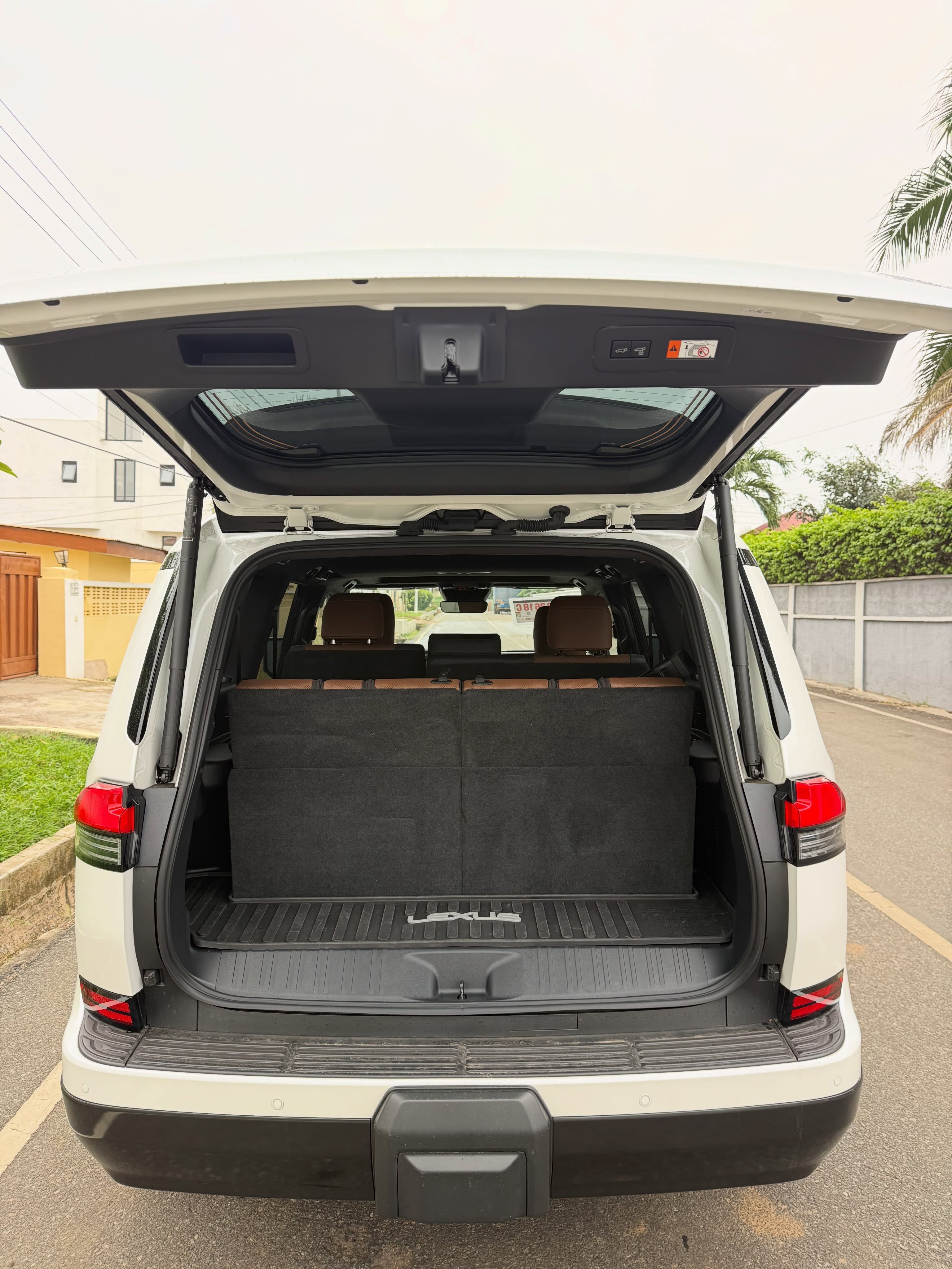 2025 Lexus GX550 Luxury - Image 5