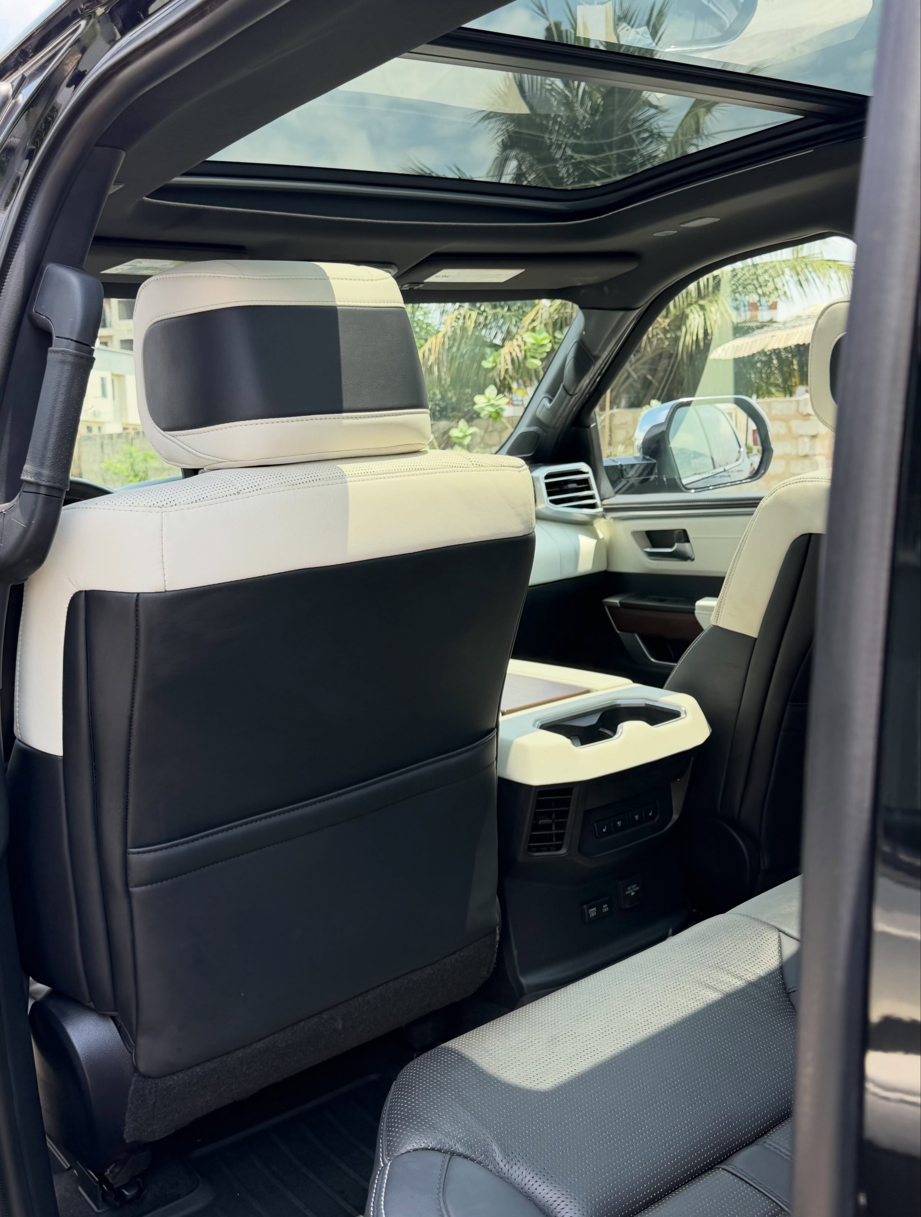 2023 Toyota Tundra Capstone Hybrid - Image 4