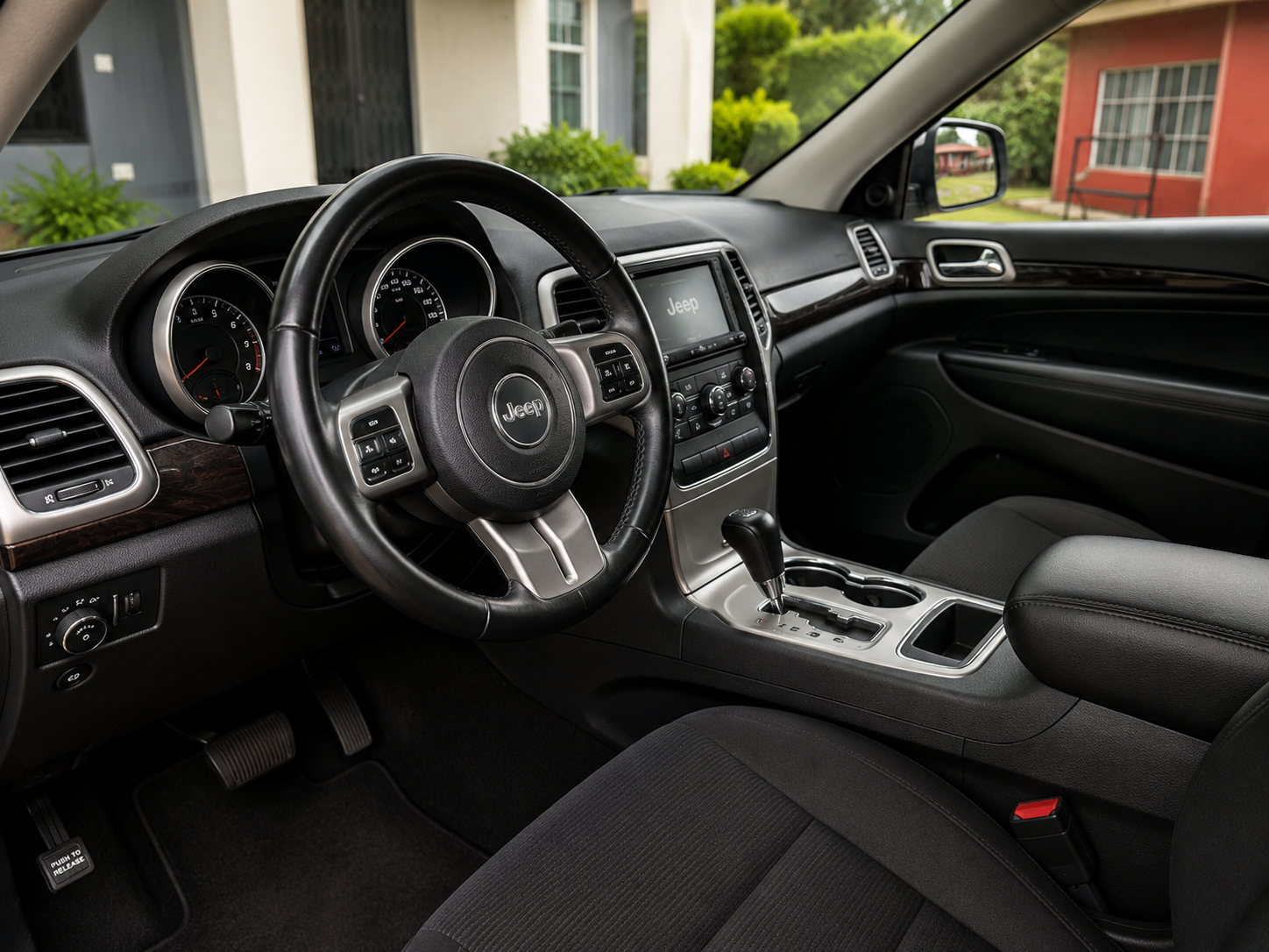 Jeep Grand Cherokee Laredo (call on 0550034565) - Image 3